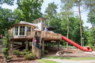 4-persoons tree house