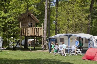 RCN de Flaasbloem | Comfort kampeerplaats met boomhut