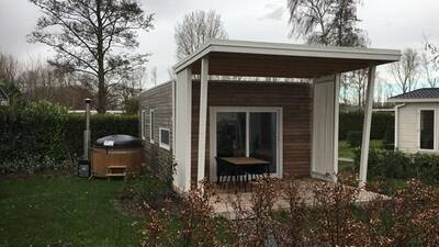Tiny Cottage Hottub 2+2