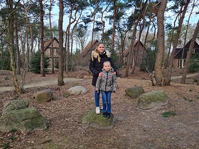 Kinderen in een speeltuin op vakantiepark Efteling Bosrijk