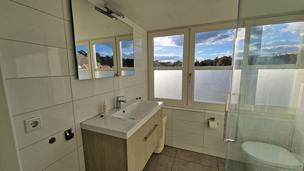 De badkamer boven van de Strandvilla