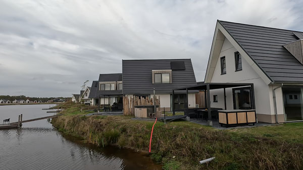 Vrijstaande villa's met houtgestookte hottub op Landal De Strabrechtse Vennen