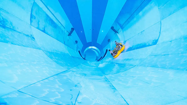 Bombo glijbaan in het Hof van Saksen