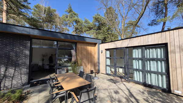 Het terras van de L Cube Miva 6