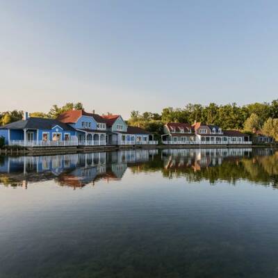 Center Parcs Le Lac d'Ailette is located on a crystal clear lake