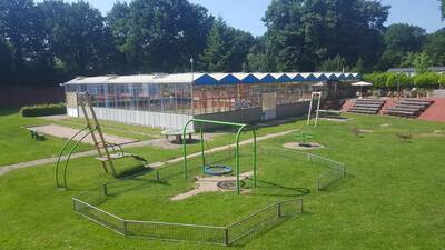 Großer Spielplatz im Ferienpark Topparken Recreatiepark de Wielerbaan