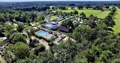 Luchtfoto van Camping Vreehorst in de Achterhoek bij Winterswijk