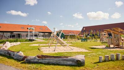 Grote speeltuin bij restaurant Krelis op vakantiepark Dutchen Erfgoedpark de Hoop