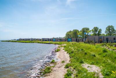 Vakantiehuizen pal aan het IJsselmeer op vakantiepark EuroParcs Enkhuizer Strand