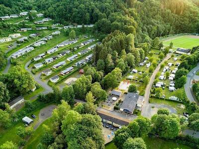 Luchtfoto van vakantiepark Landal Eifel Prümtal