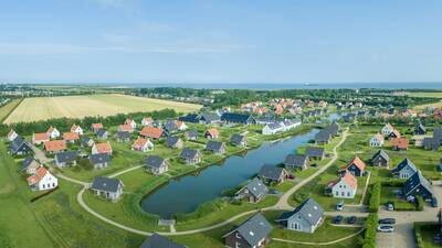 Luchtfoto van vakantiepark Landal Strand Resort Nieuwvliet-Bad