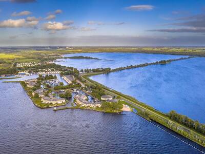 Luchtfoto van vakantiepark Landal Waterresort Blocksyl