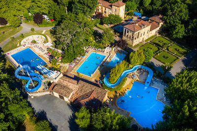Luchtfoto van het zwemparadijs op vakantiepark RCN Le Moulin de la Pique