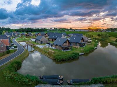 Luchtfoto van vakantiehuizen op vakantiepark Landal Elfstedenhart