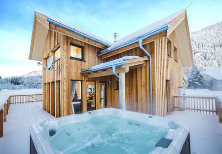 Vakantiehuis met whirlpool op het terras op Alps Resorts Feriendorf Murau