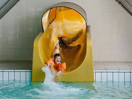 Glijbaan in Maji Springs zwembad op Beeksebergen Lake Resort Beekse Bergen