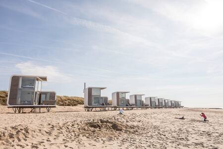 Overnachten op het strand van Nieuwvliet-Bad in een van de strandhuisjes bij Camping Zonneweelde