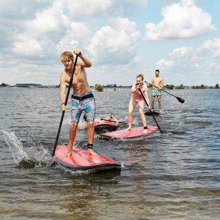 Center Parcs De Eemhof gezellig samen Stand-up paddlesurfen