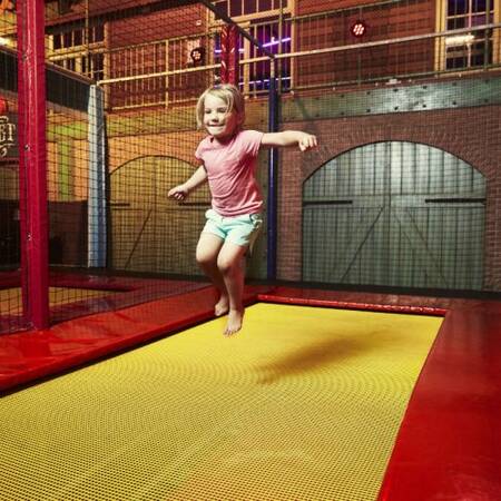 Indoor trampoline op Center Parcs De Huttenheugte