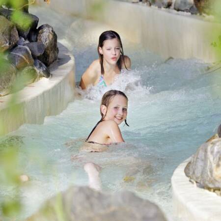 Stroomversnelling in het Aqua Mundo zwembad in Center Parcs Het Heijderbos