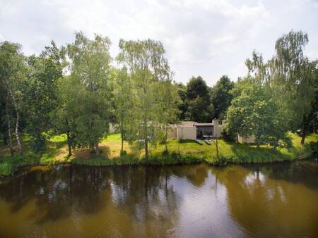 Vakantiewoningen aan een waterpartij gesitueerd op Center Parcs Het Meerdal