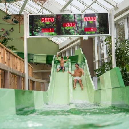 Wie is er sneller beneden op de Duo Racer Glijbaan van het Aqua Mundo in Center Parcs Les Ardennes