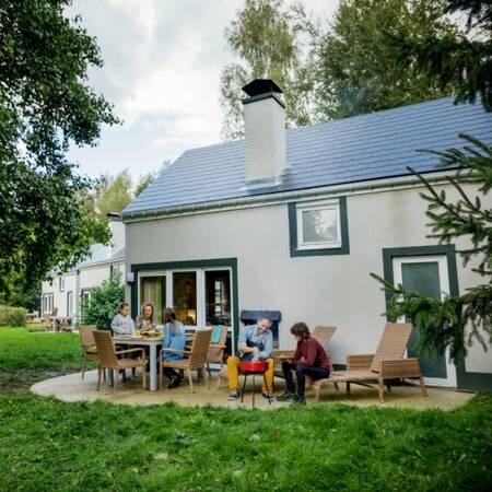 Een vrijstaande vakantiewoning met terras op Center Parcs Les Ardennes