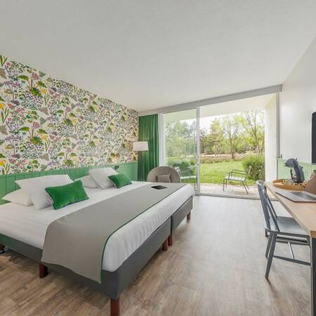 Center Parcs Les Bois-Francs slaapkamer met boxspring