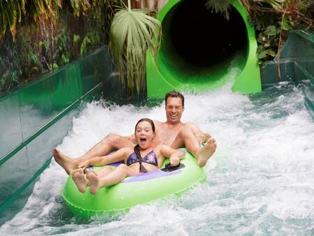 Center Parcs Les Hauts de Bruyères Aqua Slide: glijbaan met rubberband in zwembad