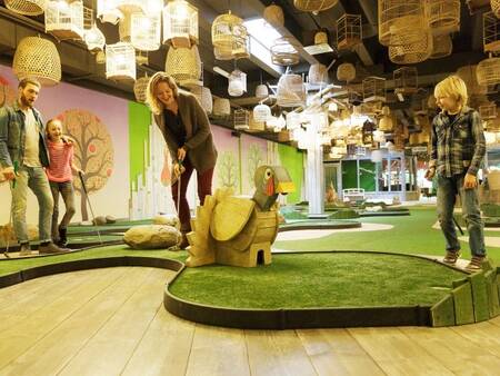 indoor minigolf op Center Parcs Park Bostalsee