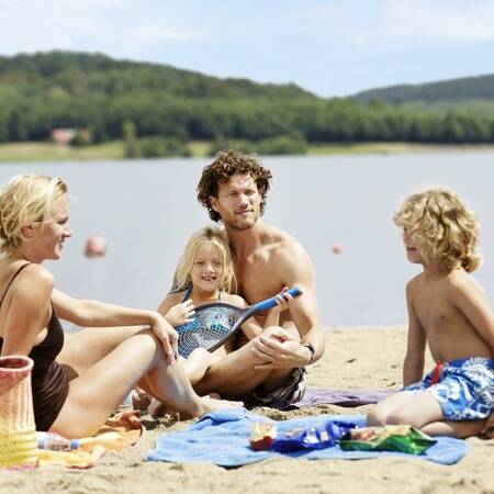 Strandje bij het meer van Center Parcs Park Bostalsee