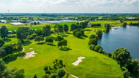 Golfbaan De Dorpswaard naast vakantiepark EuroParcs Aan de Maas