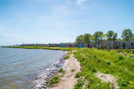 Vakantiehuizen pal aan het IJsselmeer op vakantiepark EuroParcs Enkhuizer Strand