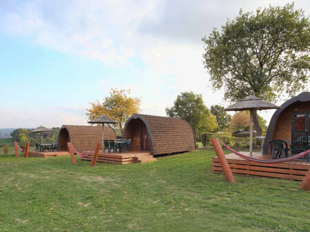 Lodges met veranda op vakantiepark EuroParcs Gulperberg in de heuvels van Zuid-Limburg