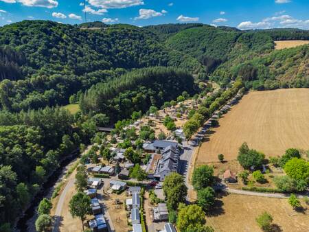 Luchtfoto van vakantiepark EuroParcs Kohnenhof in de Ardennen