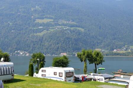 Caravans op de camping bij Europarcs Ossiacher See