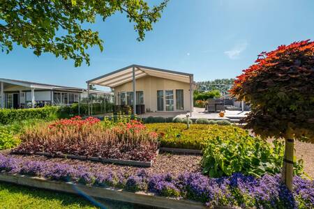 Vrijstaand chalet met veranda op vakantiepark EuroParcs Schoneveld