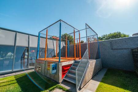 Een trampoline op vakantiepark EuroParcs Schoneveld