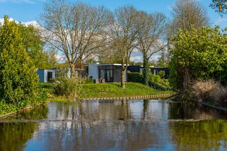 Vakantiehuizen aan het water op vakantiepark EuroParcs Spaarnwoude