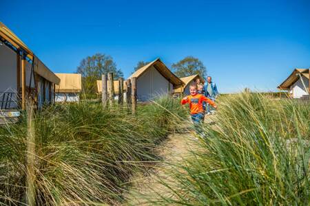 Glampingtenten op vakantiepark EuroParcs Zuiderzee