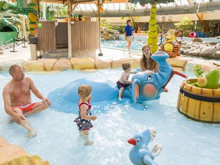 Peuterbad "Kinder-Junglebad" in het zwembad van vakantiepark Landal De Lommerbergen
