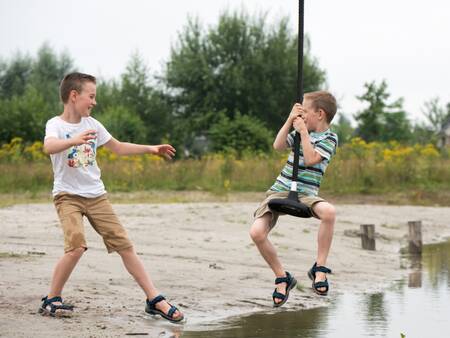 Natuurspeeleiland op vakantiepark Landal De Reeuwijkse Plassen