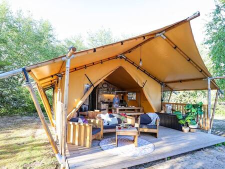 Safaritent met terras op vakantiepark Landal Gooise Heide