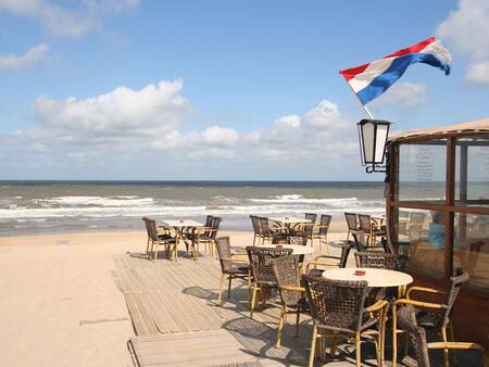 Landal Kaap West - terras bij een strandtent op Terschelling