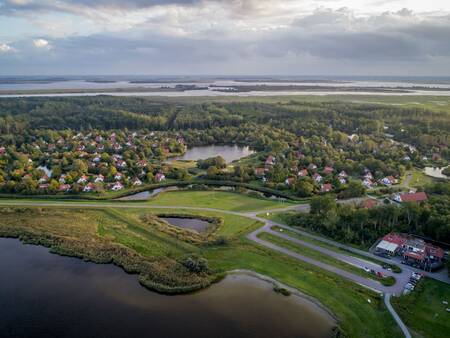Luchtfoto van vakantiepark Landal Natuurdorp Suyderoogh