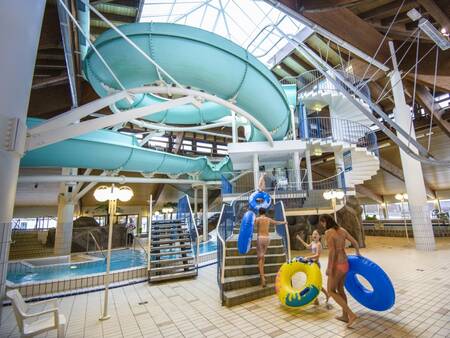 Grote glijbaan in het zwemparadijs op vakantiepark Landal Salztal Paradies