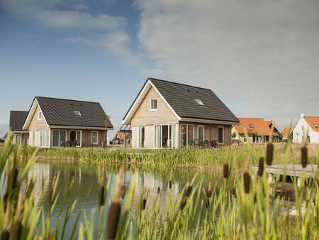Vakantiehuizen aan het water op vakantiepark Landal Strand Resort Nieuwvliet-Bad