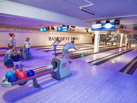 Een partijtje bowlen op de bowlingbaan van Landal Vakantiepark Rønbjerg