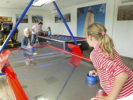 Airhockey en biljarttafel in het appartementencomplex Landal West-Terschelling