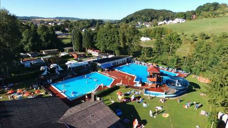 luchtfoto Vakantiepark Eifellux